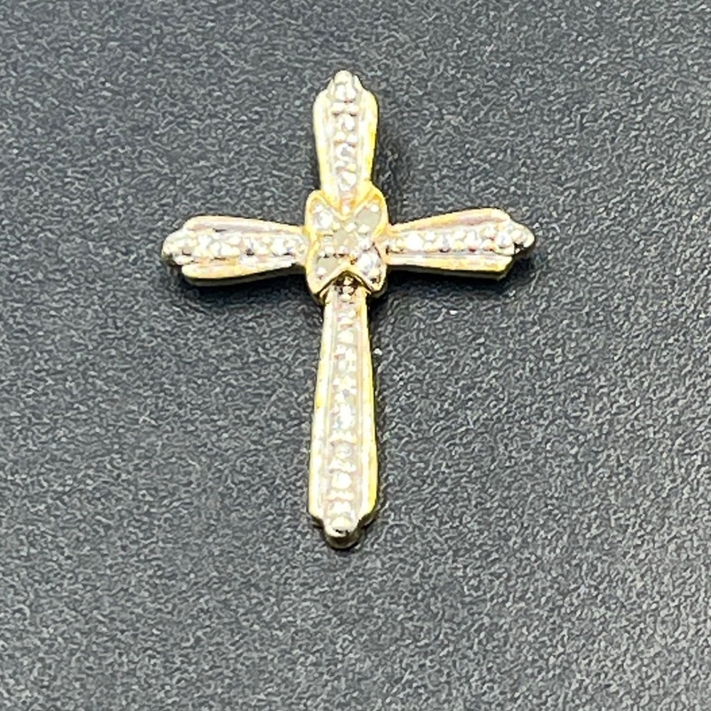 JJI 925 Sterling Silver‎ Gold Vermeil Small Diamond Chip Center 
Cross Pendant